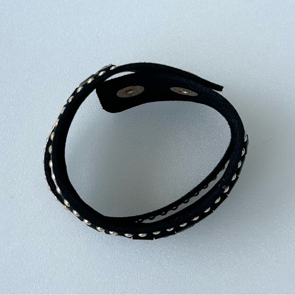 Vintage Felt Leather Bracelet Sliced 7โ to 8โ Black Acrylic and Gold Rivets 1โ - Picture 4 of 5